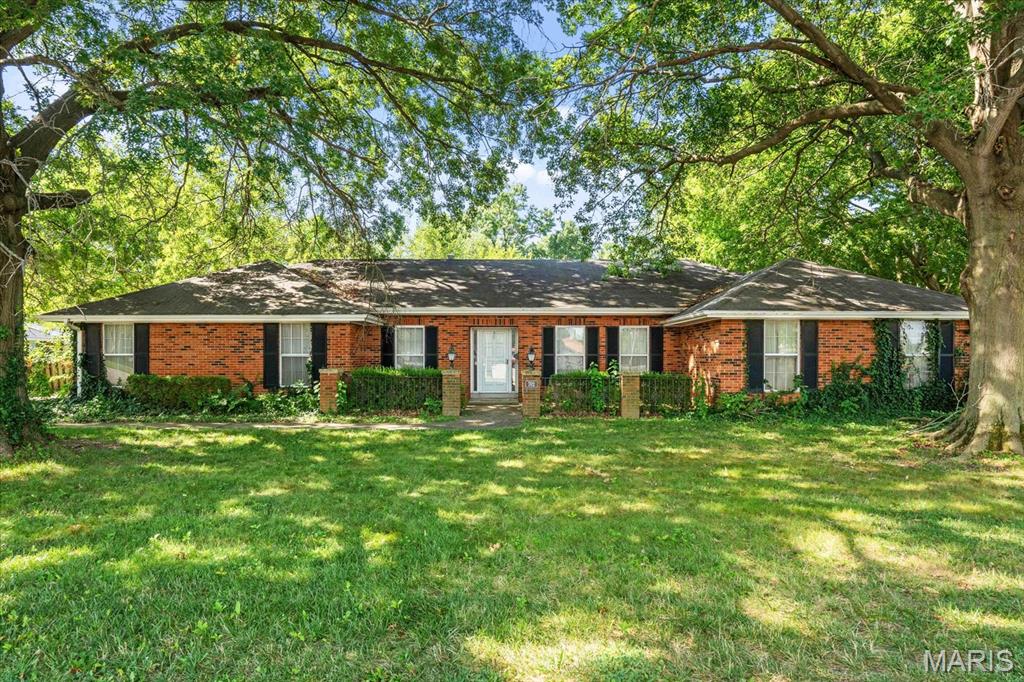 702 W Poplar Street