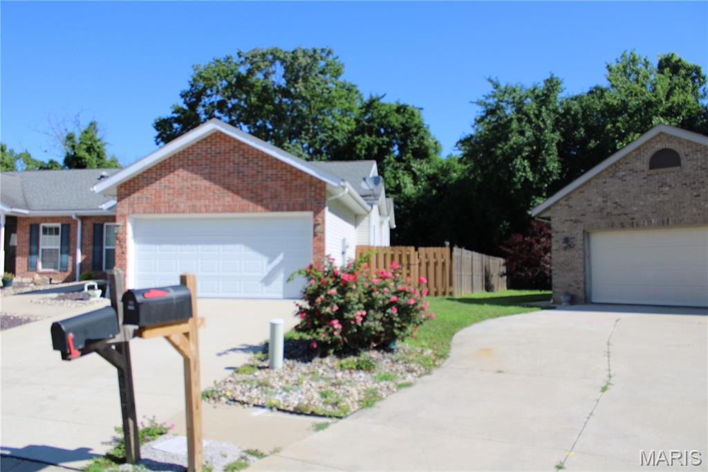 3214 E Leverett Court Property Photo 3