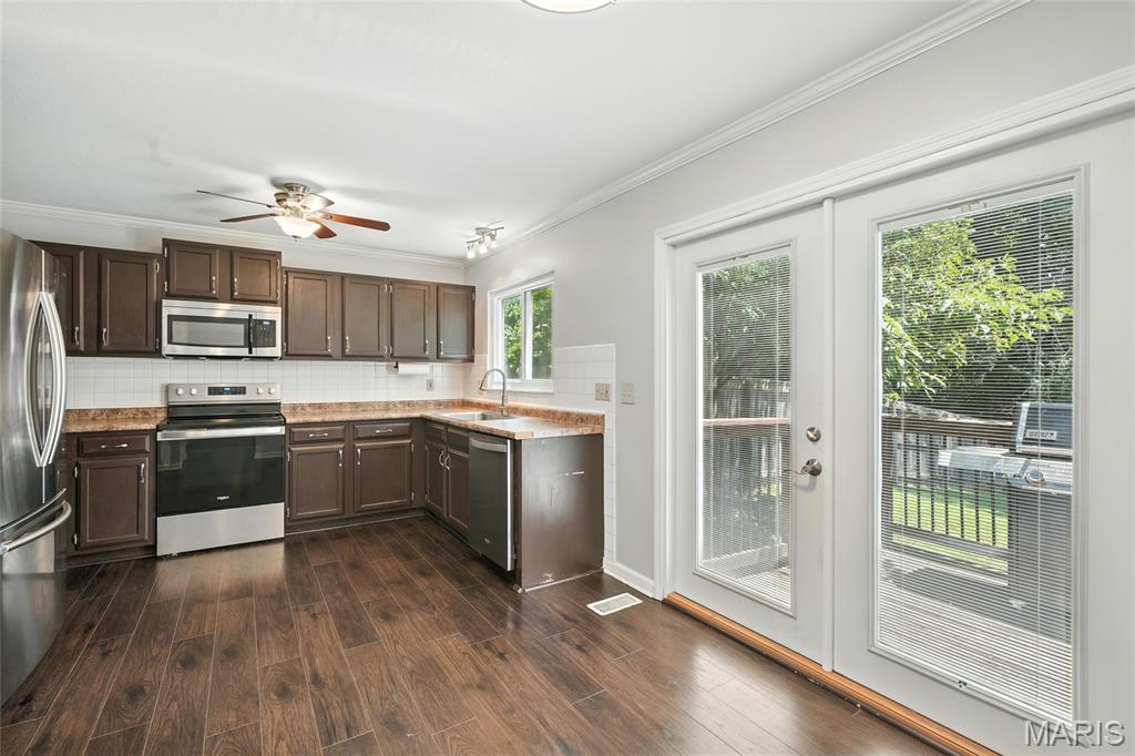 810 Ginger Wood Court Property Photo 6