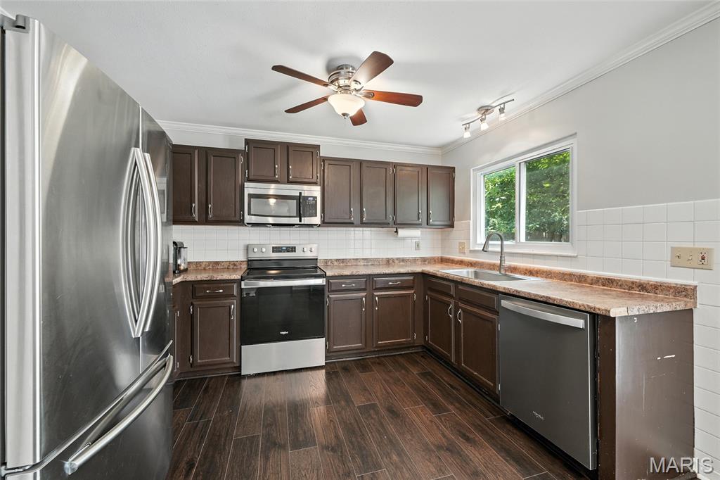 810 Ginger Wood Court Property Photo 7