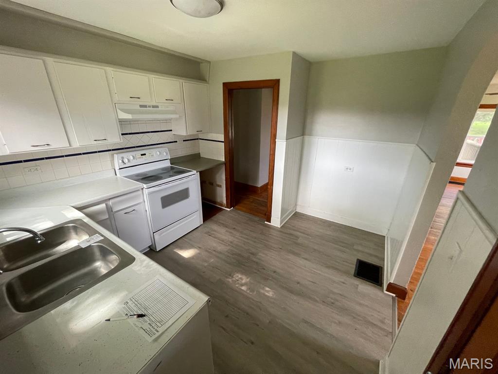 3062 Foote Street Property Photo 7