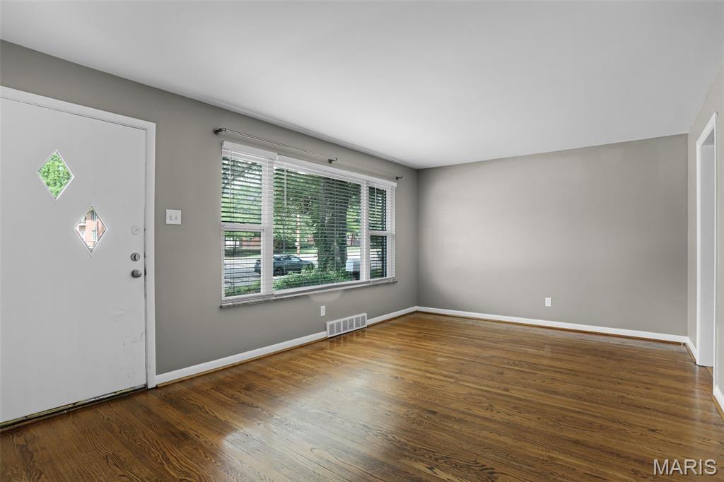 11380 Manchester Road Property Photo 3