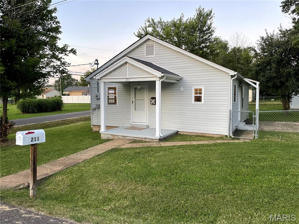 211 N Davis Street Property Photo 1