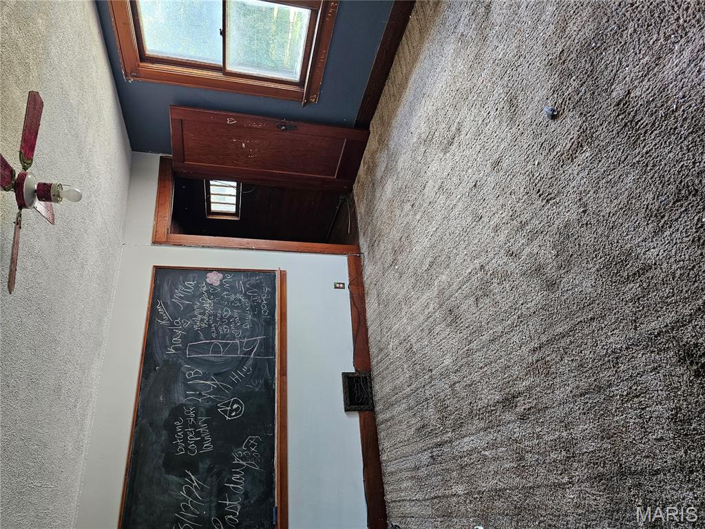 320 S Park Street Property Photo 4