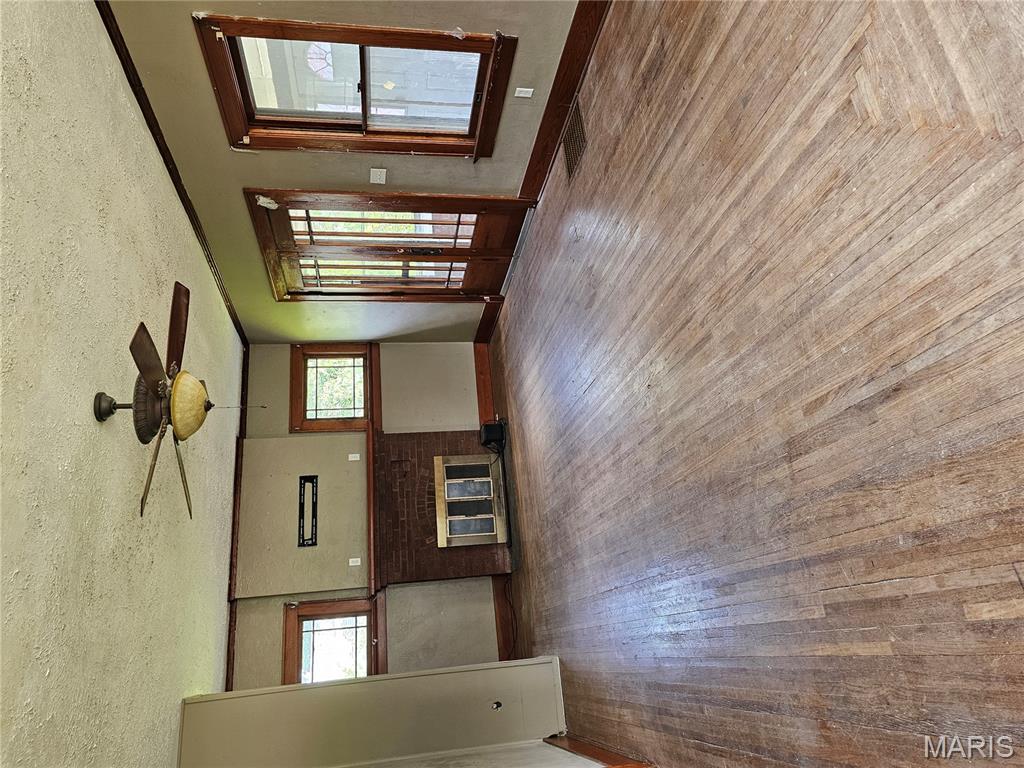 320 S Park Street Property Photo 8