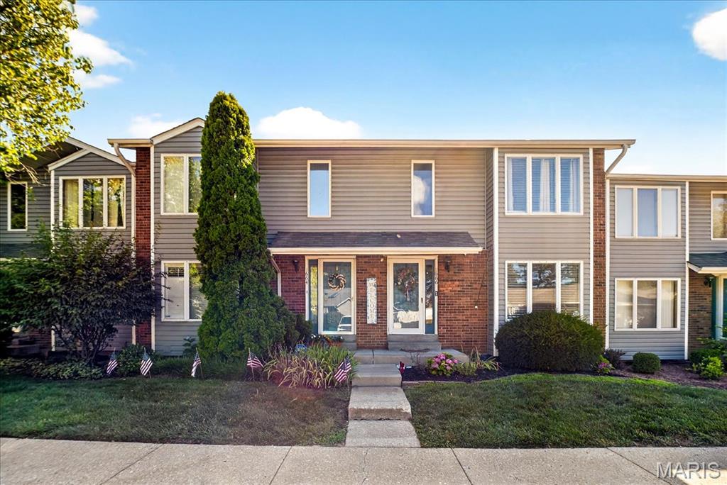 1666 Forest Hills Drive E Property Photo 1