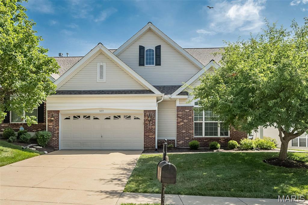 623 Bluffs View Court Property Photo 1