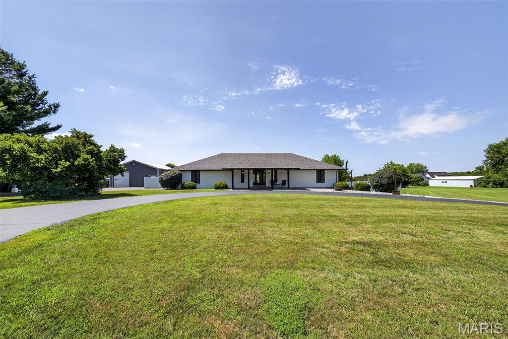 2097 Farris County Road Property Photo 2