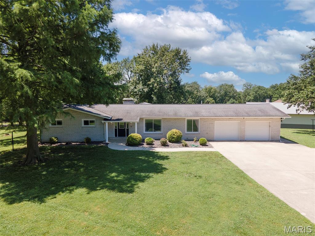 5 Lakeshore Drive Property Photo 1
