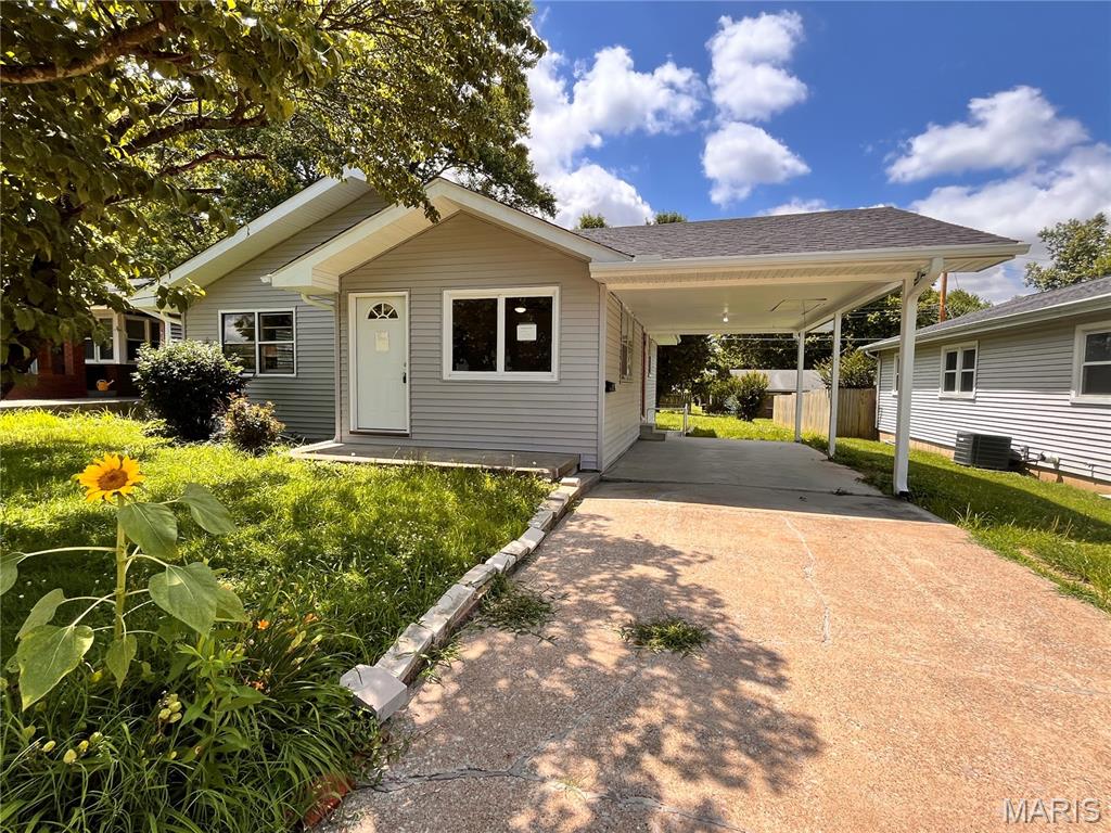 1927 Montgomery Street Property Photo 1