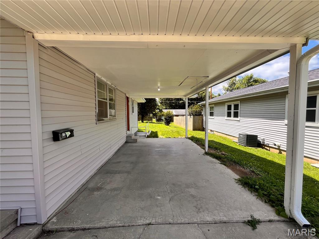 1927 Montgomery Street Property Photo 2
