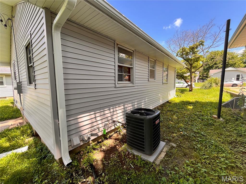 1927 Montgomery Street Property Photo 4