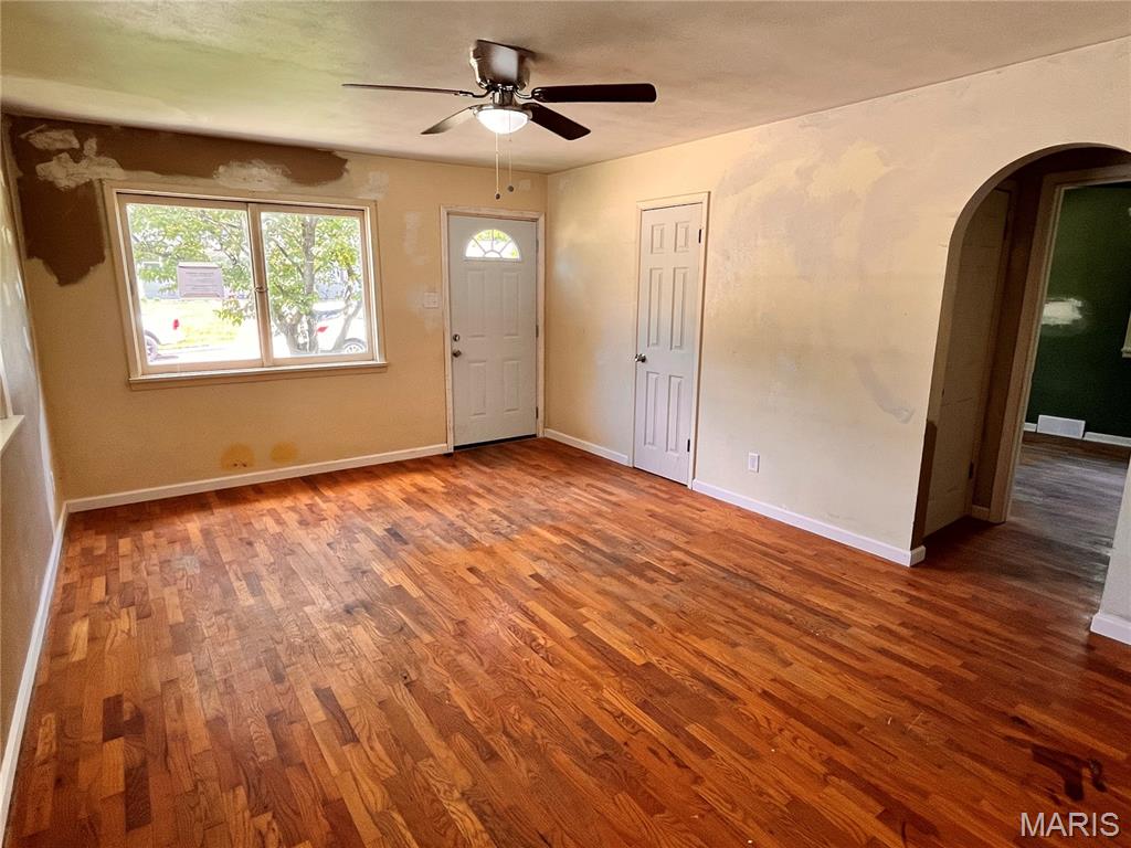 1927 Montgomery Street Property Photo 6