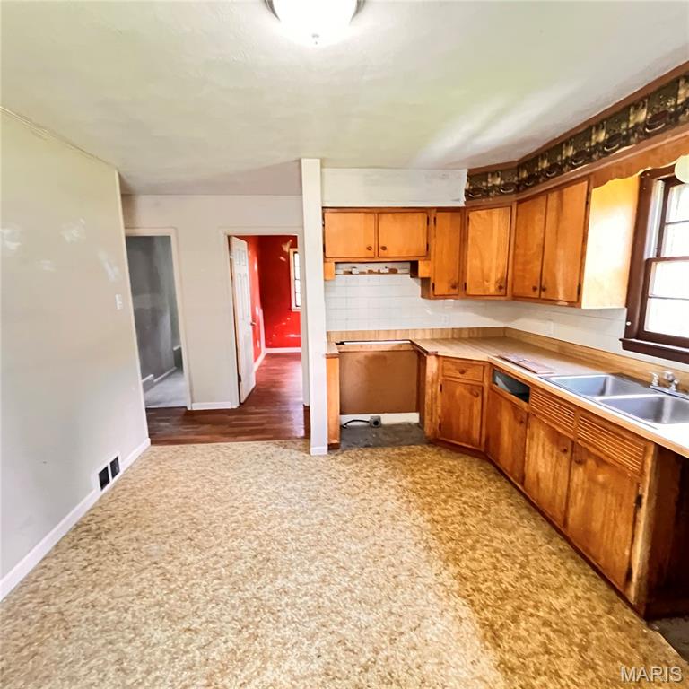 1927 Montgomery Street Property Photo 8
