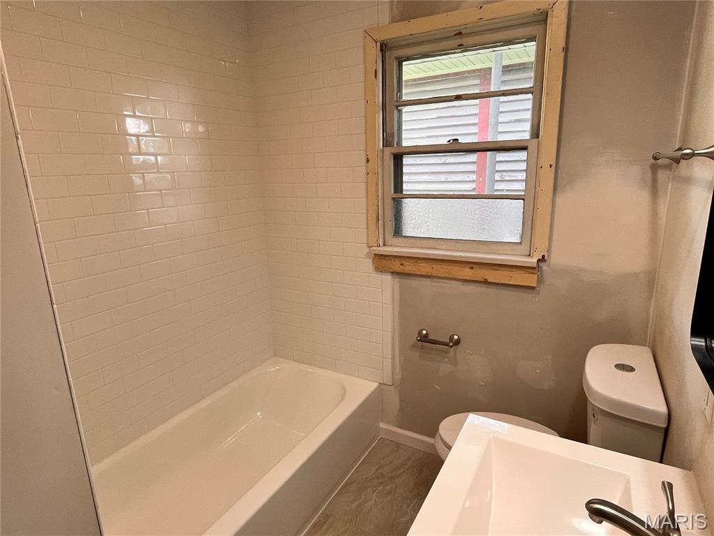 1927 Montgomery Street Property Photo 12