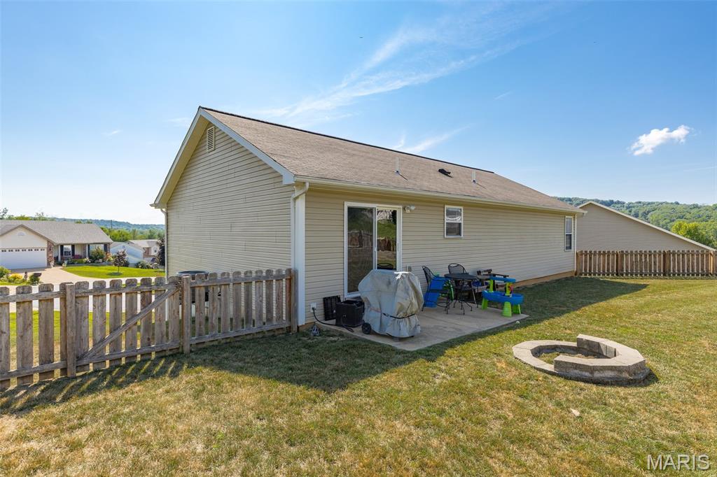 112 Killarney Court Property Photo 6