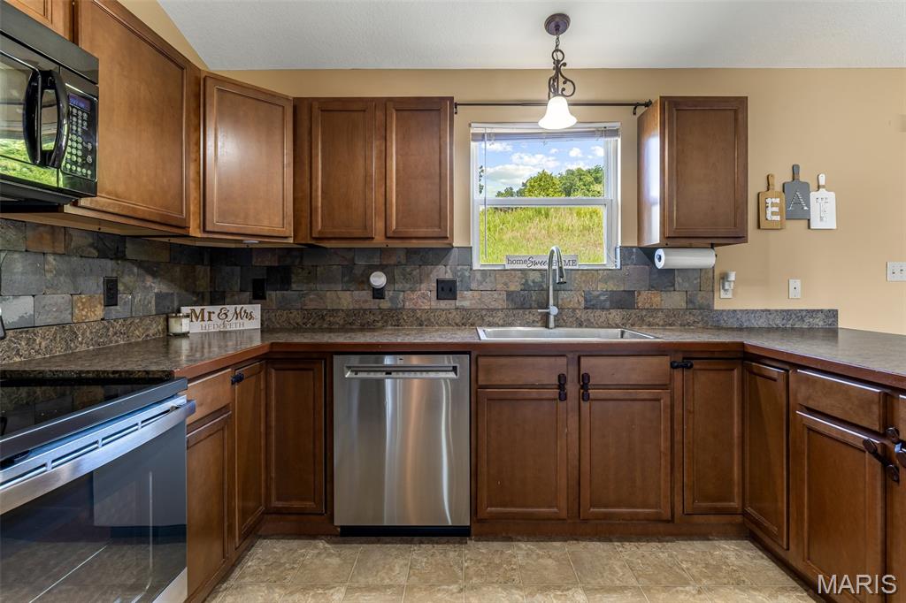112 Killarney Court Property Photo 29