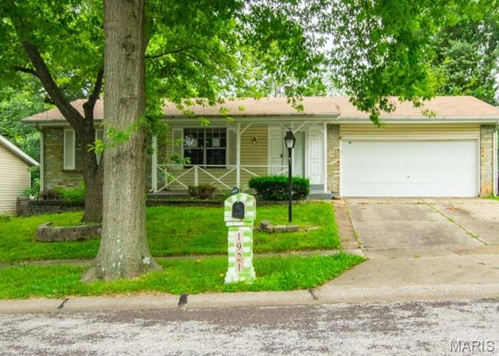 1921 Lakeheights Lane Property Photo 1