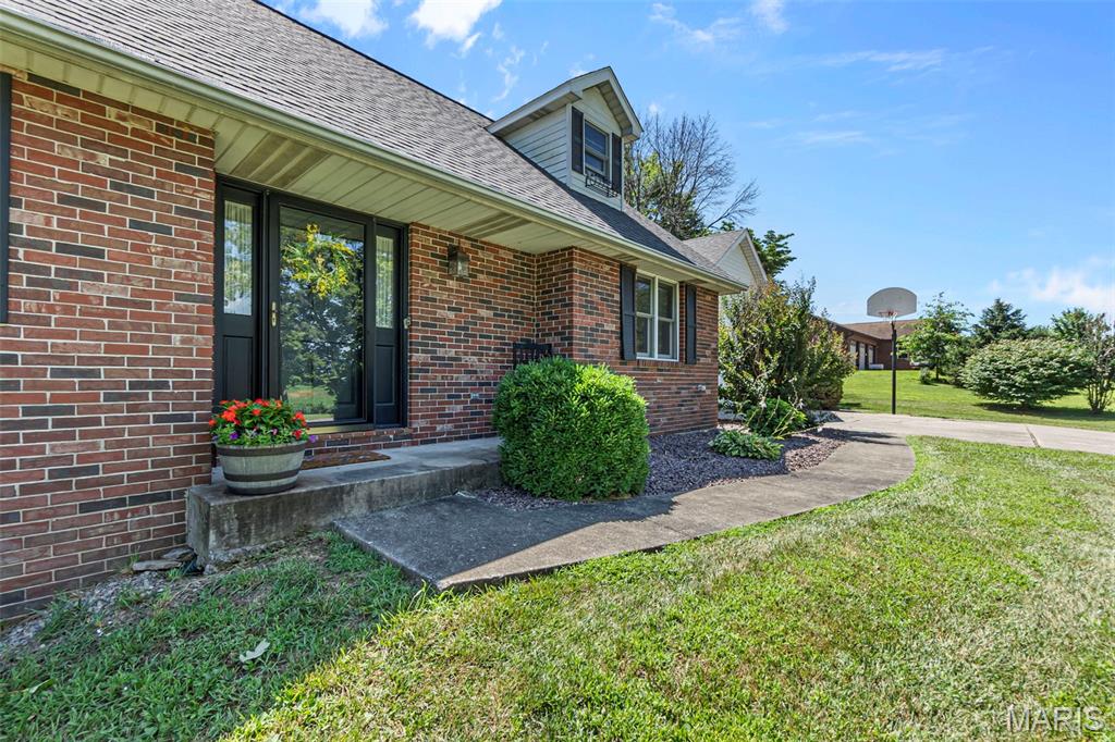 302 Country Lane Property Photo 2