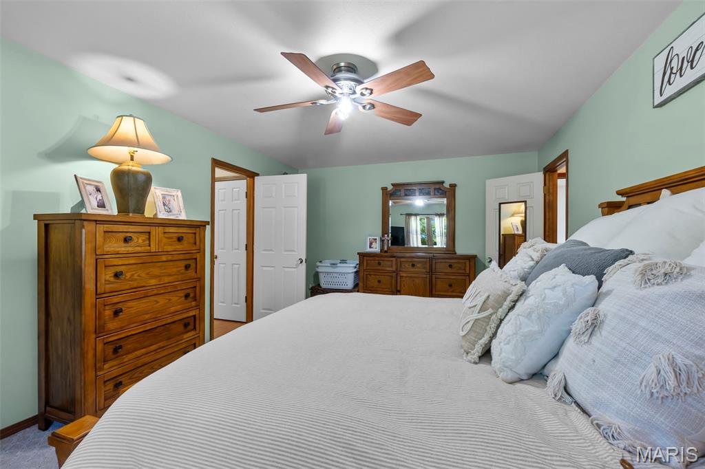 302 Country Lane Property Photo 11