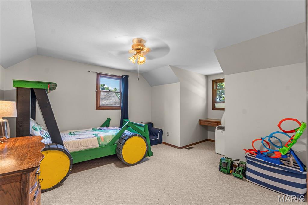 302 Country Lane Property Photo 16