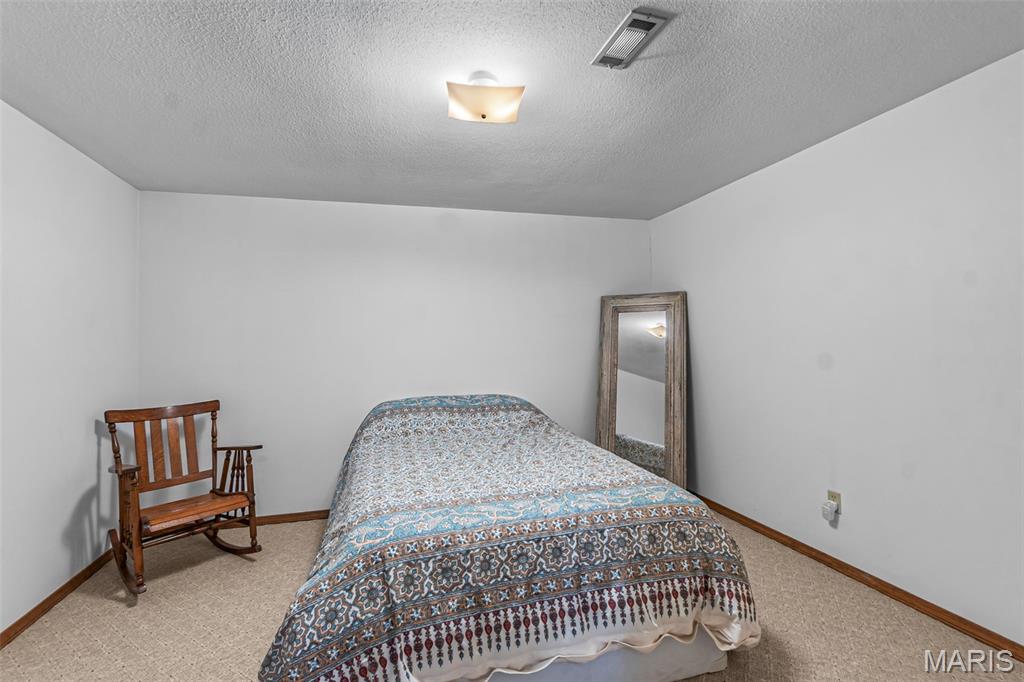 302 Country Lane Property Photo 21