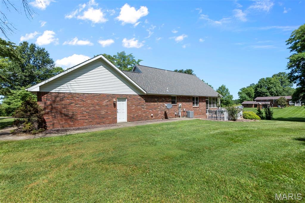 302 Country Lane Property Photo 27