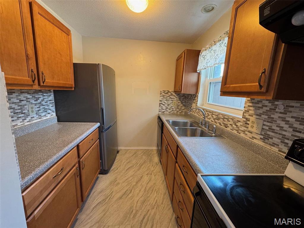 13573 Coliseum Drive Property Photo 6