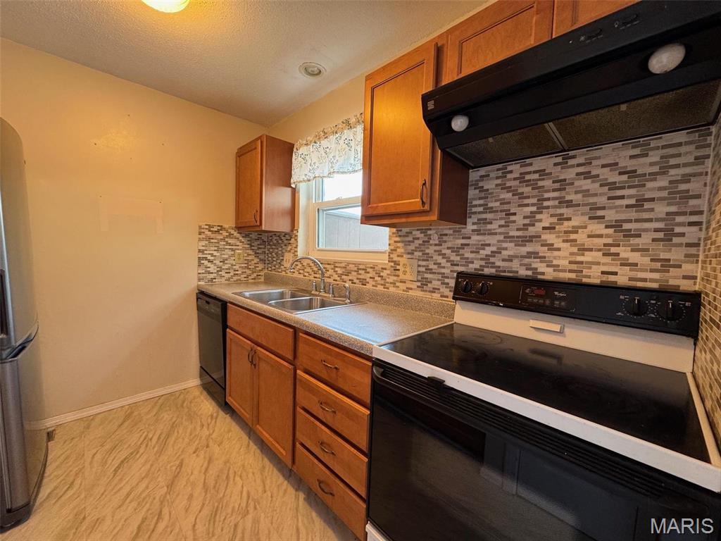 13573 Coliseum Drive Property Photo 8