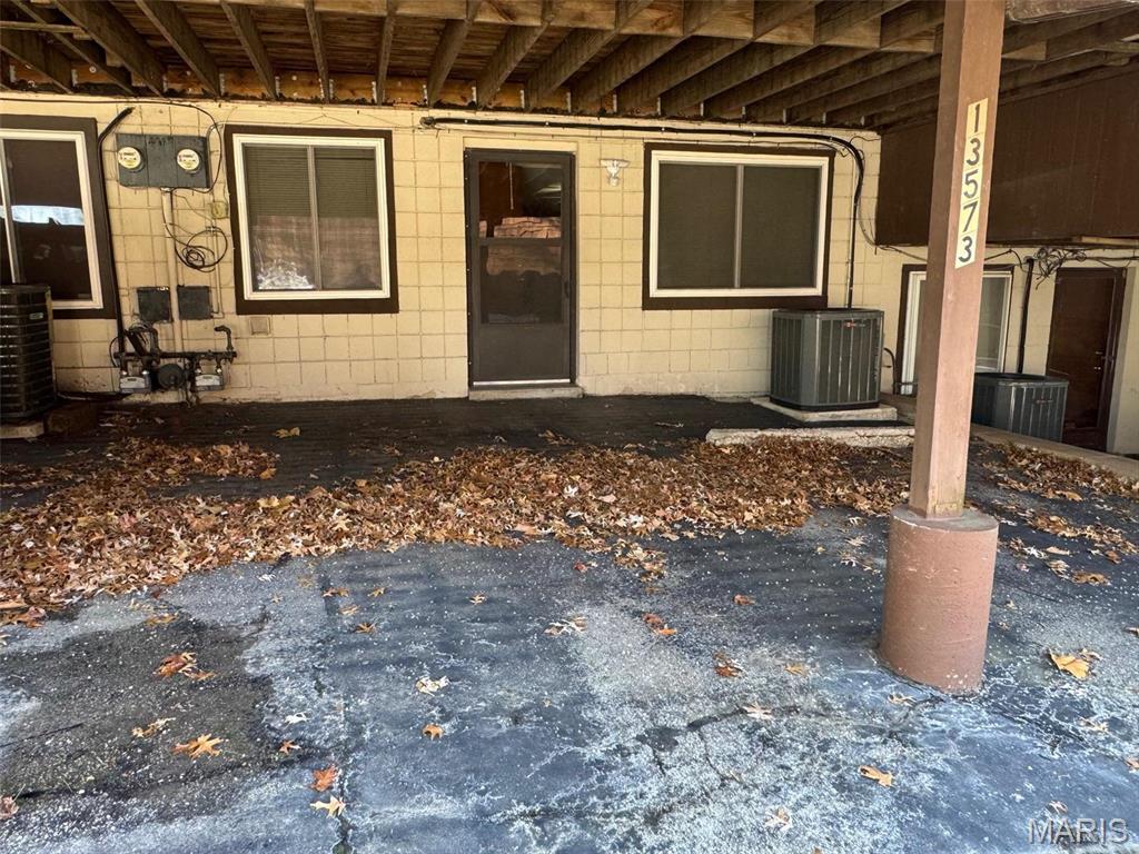 13573 Coliseum Drive Property Photo 34
