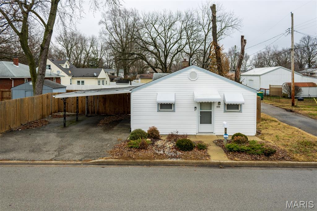 601 E Jefferson Street Property Photo 1