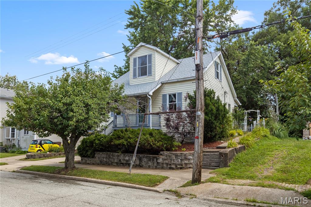 549 E 9th Street Property Photo 2