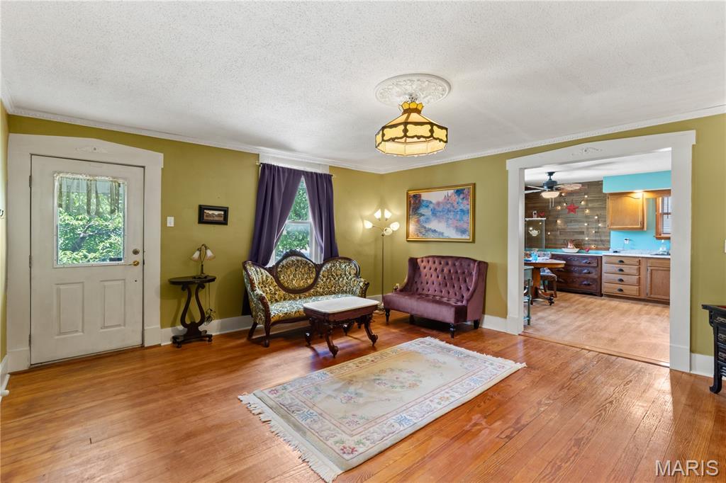 549 E 9th Street Property Photo 5