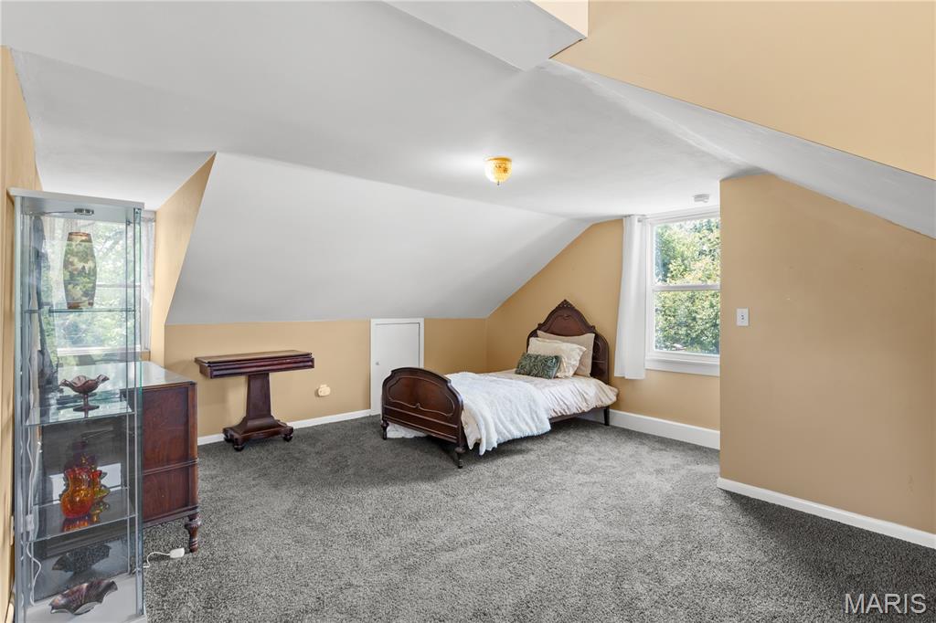549 E 9th Street Property Photo 20