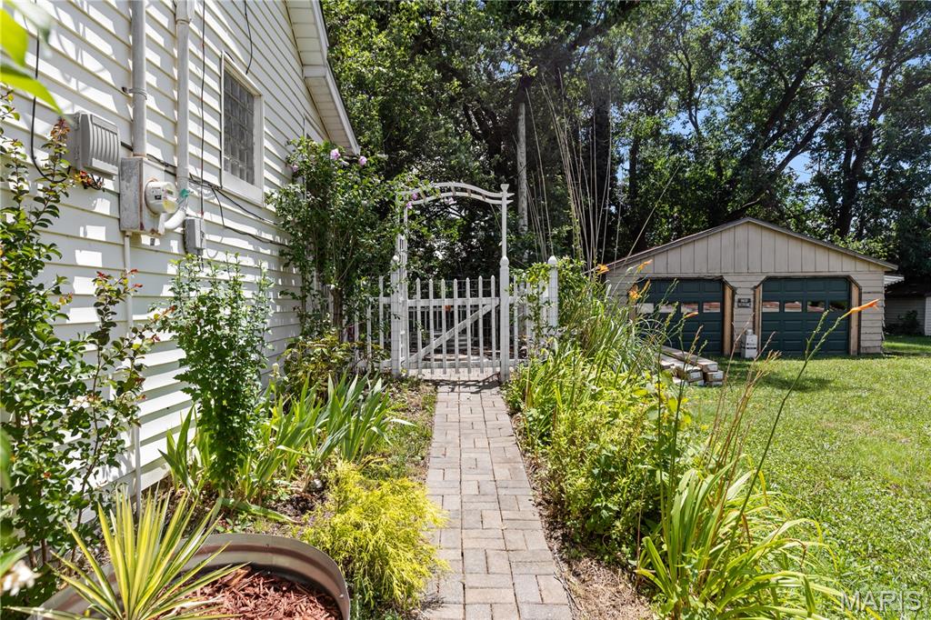 549 E 9th Street Property Photo 28