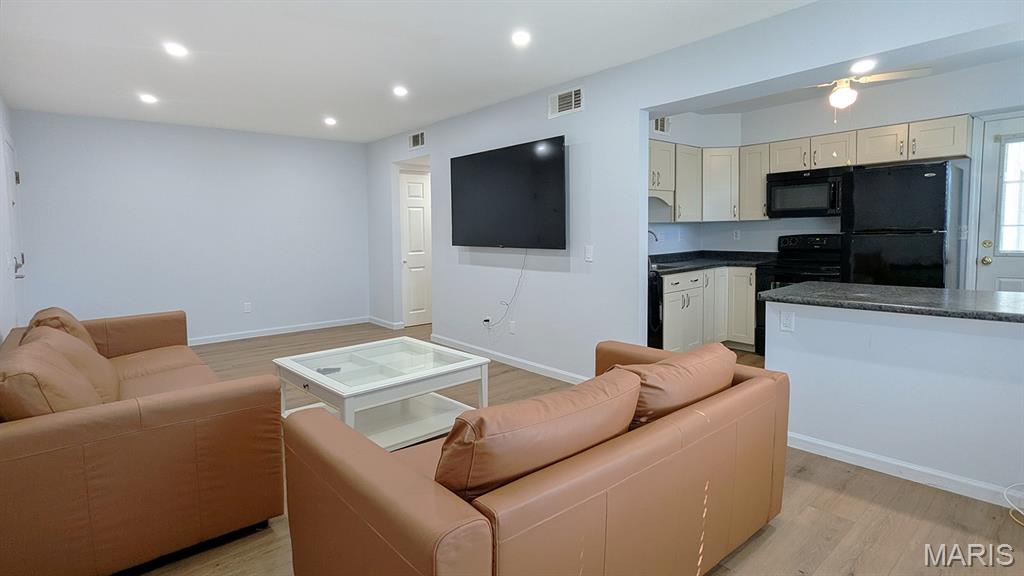 1669 Mayenne Court B Property Photo 8