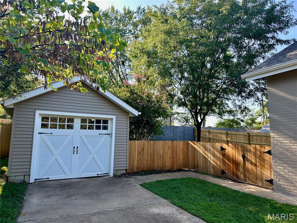 1039 Curran Avenue Property Photo 32