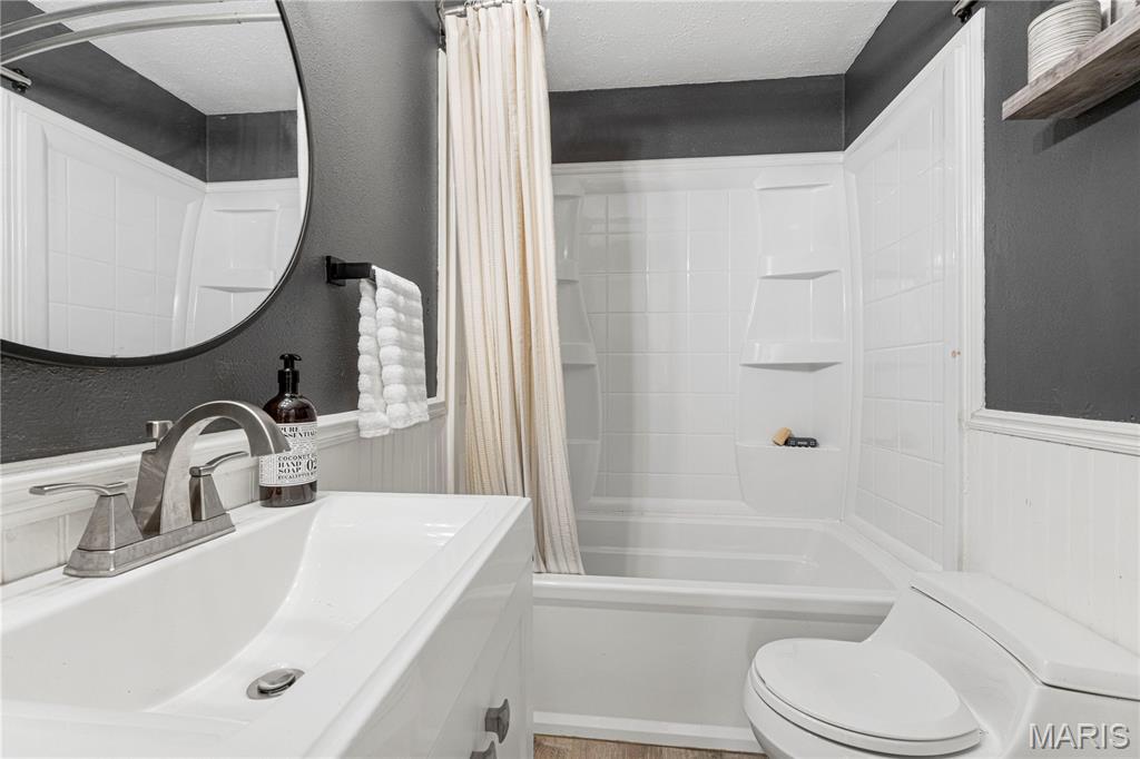 3710 Risch Avenue Property Photo 12
