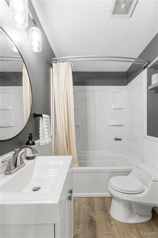 3710 Risch Avenue Property Photo 13