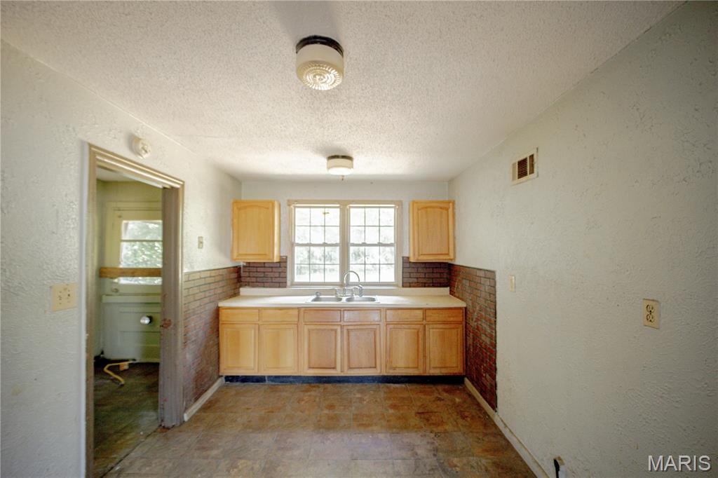 4911 Jeanne Place Property Photo 3