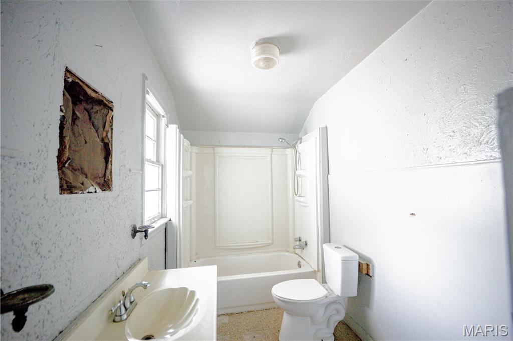 4911 Jeanne Place Property Photo 6