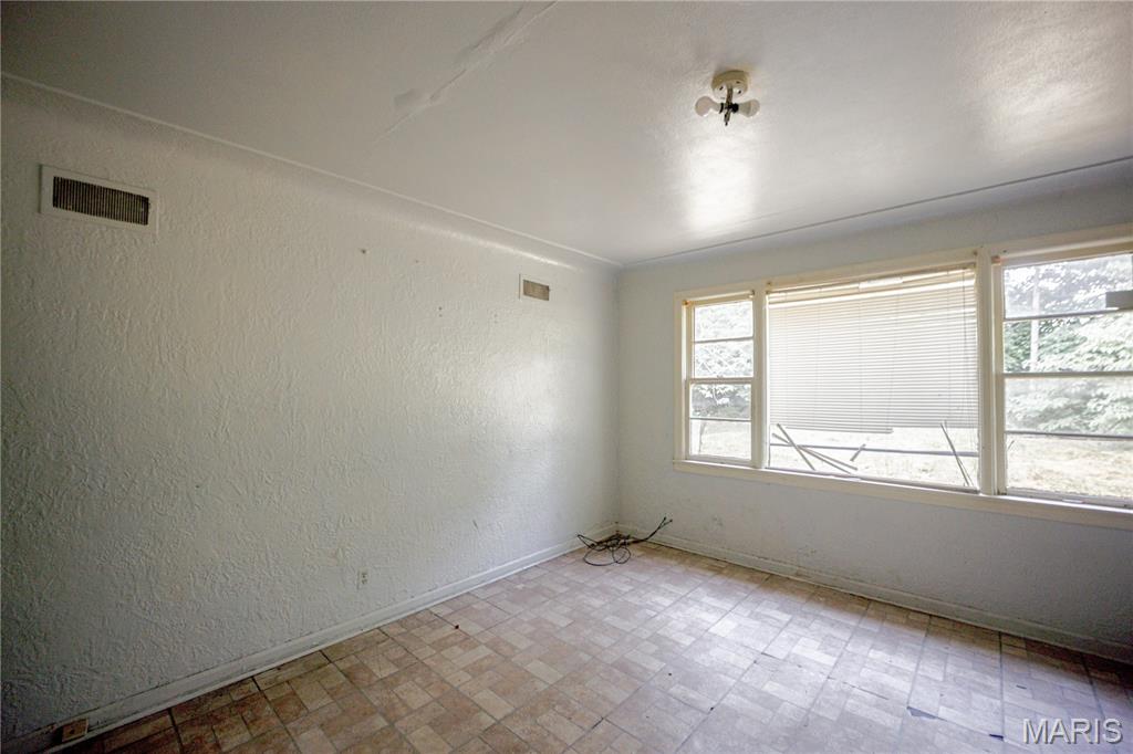 4911 Jeanne Place Property Photo 8