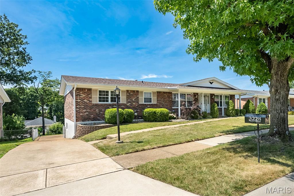 3228 Hedgetree Lane Property Photo 6