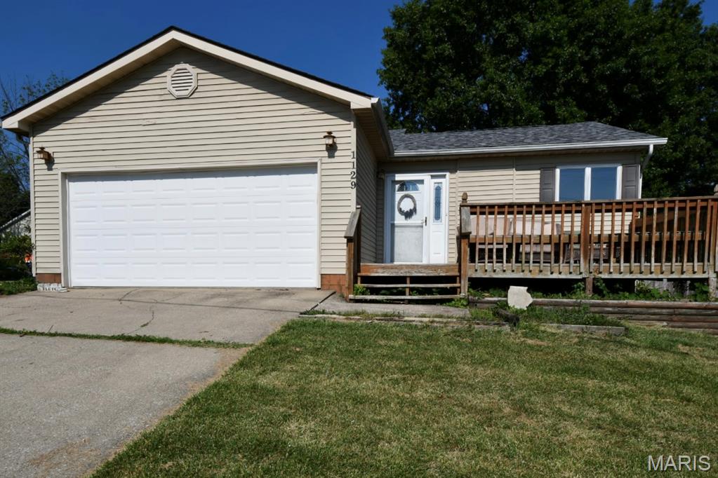 1129 Albers Property Photo 1