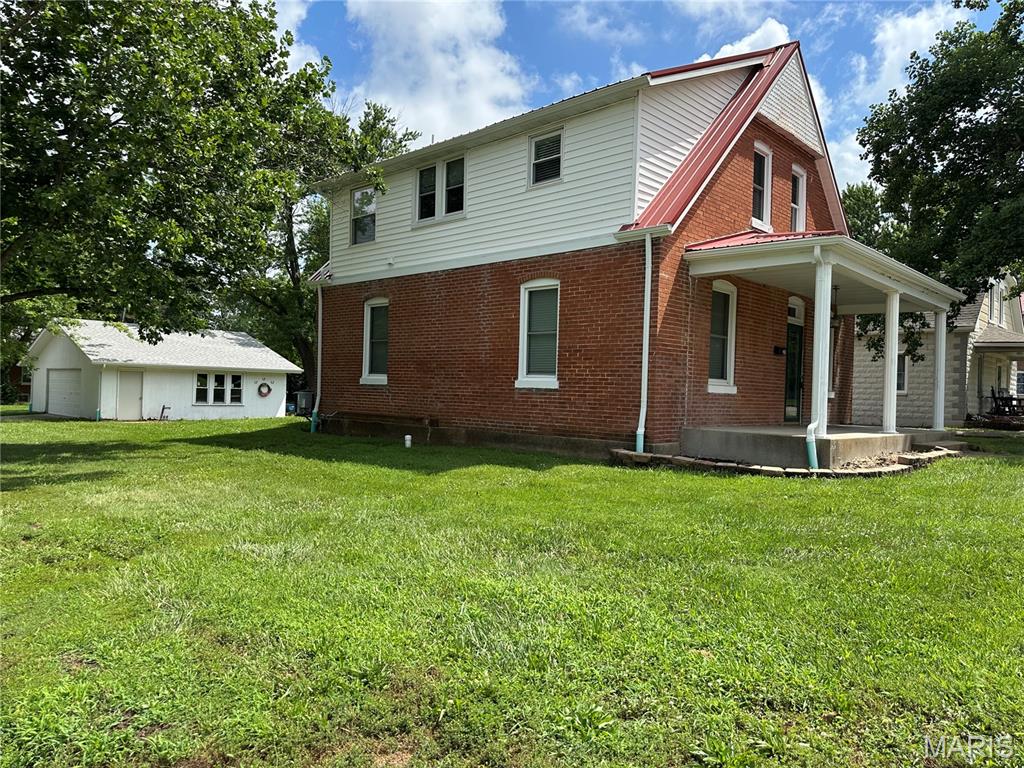 211 W Madison Avenue Property Photo 1