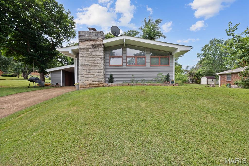 319 Lilac Drive Property Photo 1