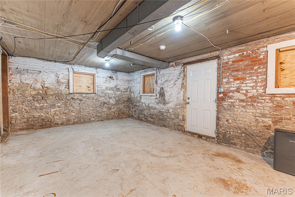 406 N Adams Street Property Photo 25