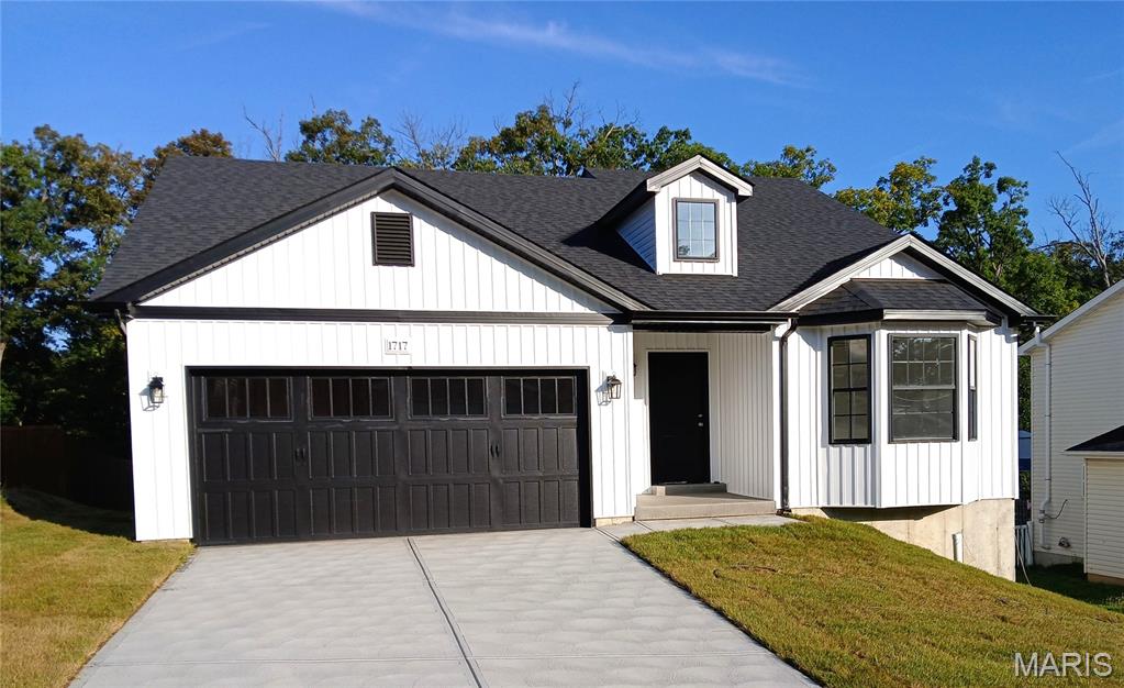 1717 Twelve Oaks Place Property Photo 1