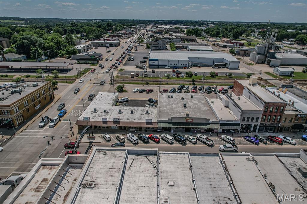 104 W Commercial Street Property Photo 1