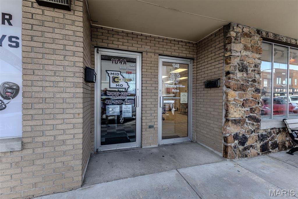 104 W Commercial Street Property Photo 11